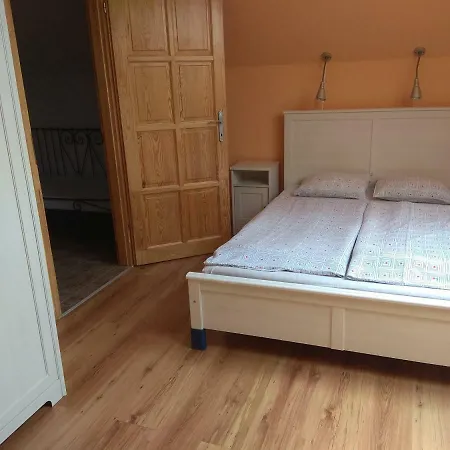 Velocafe Apartman Apartment Urom