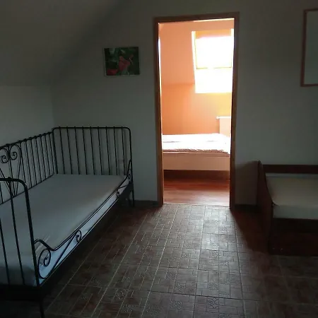 Velocafe Apartman Urom