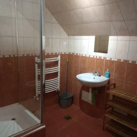 Velocafe Apartman Apartment Urom